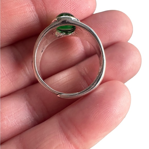 Silver and Green Stone Decorative Ring - Picture 5 of 5